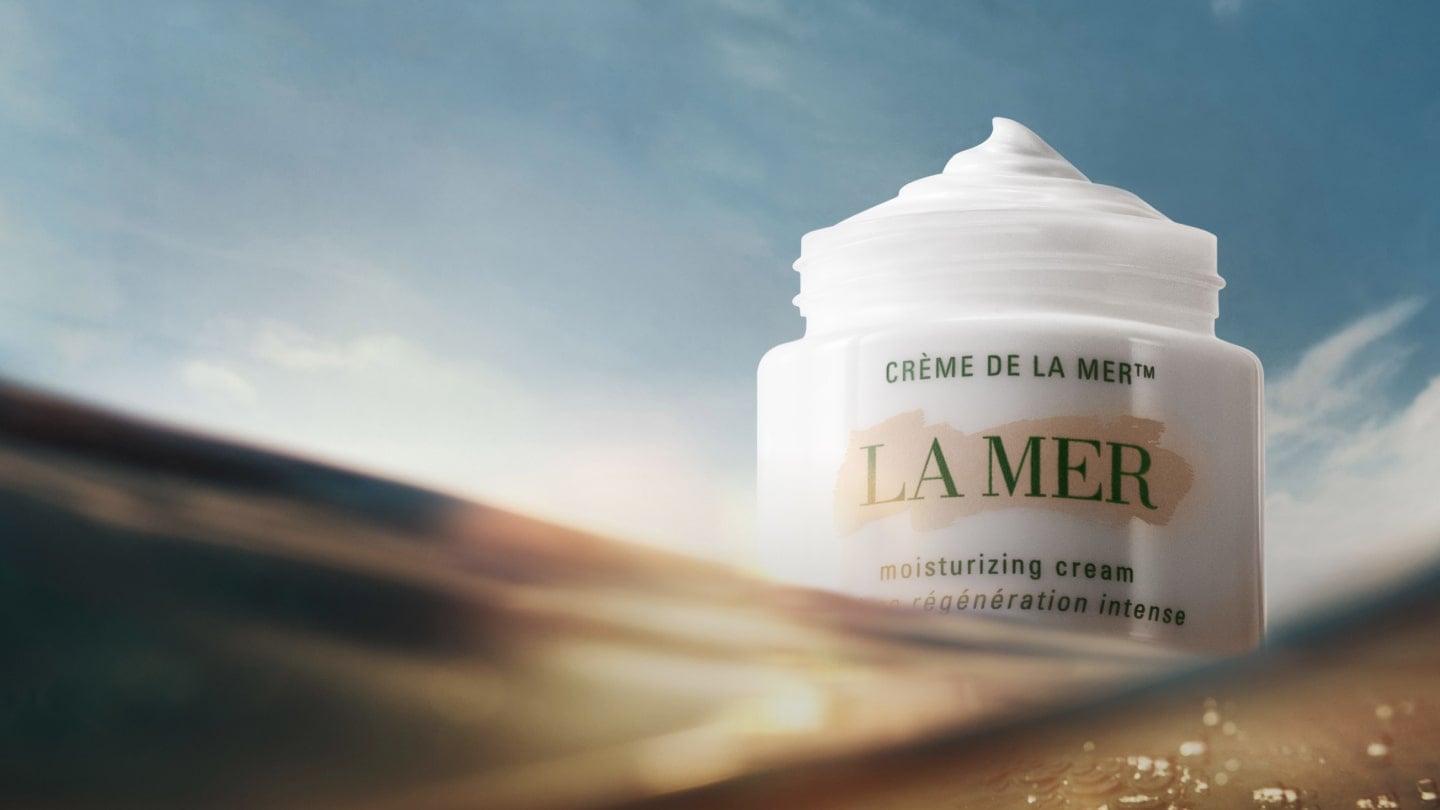 photograph of creme de la mer in a sea wave of miracle broth.